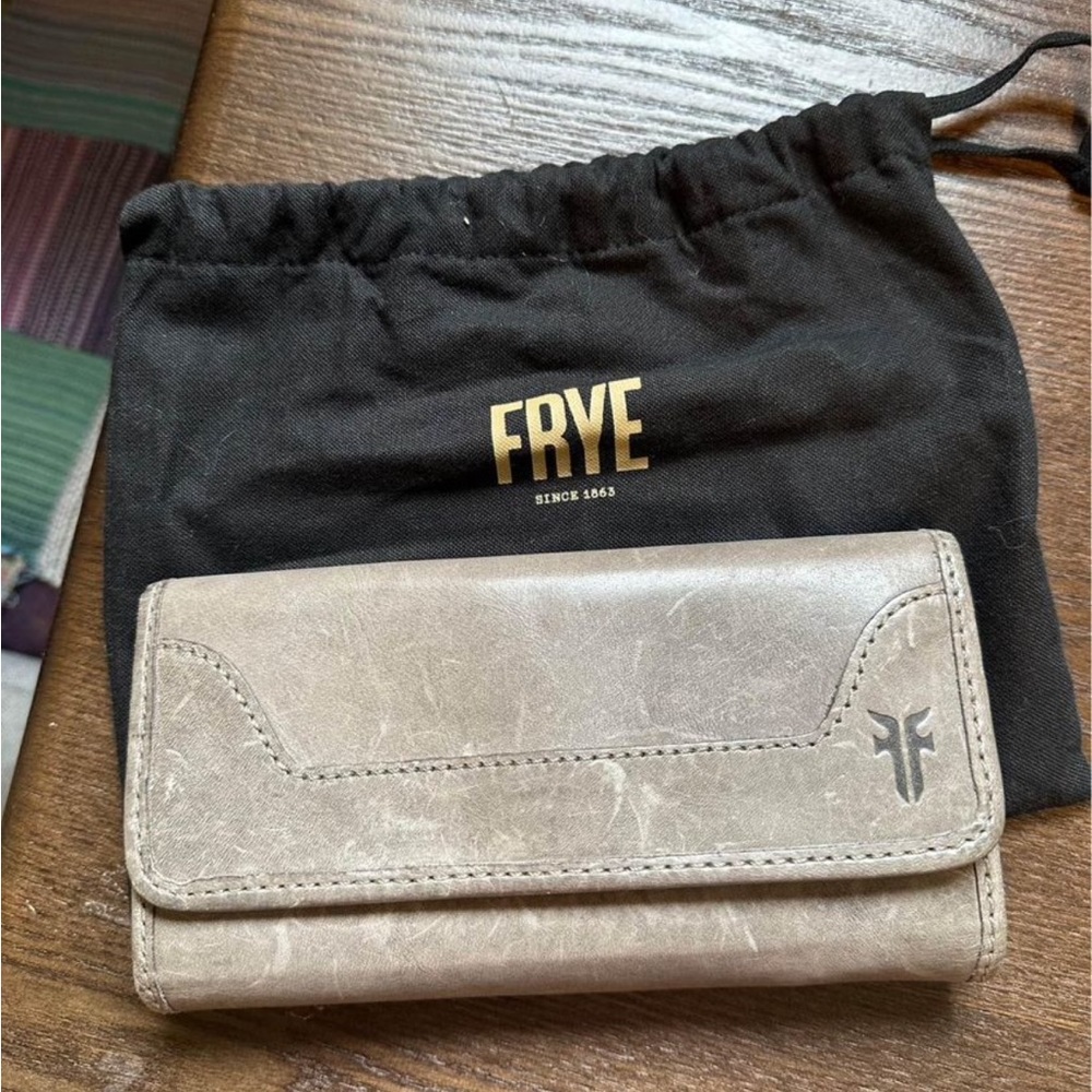 Beautiful Frye wallet. Barely used.